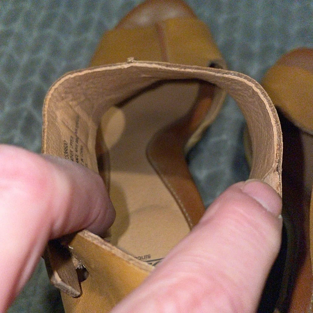 Sofft Dabney Tan Leather T-Strap Cutout Sides Boho Block Heel Sandals size 9